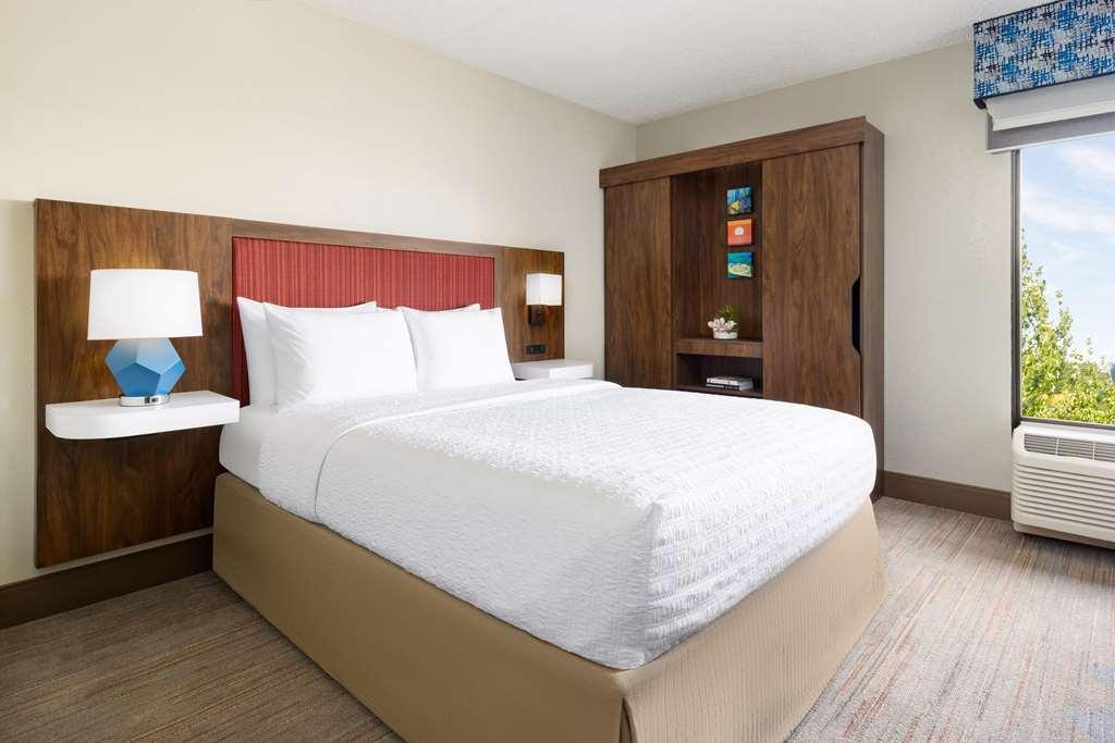 Hampton Inn Long Island/Islandia Room photo